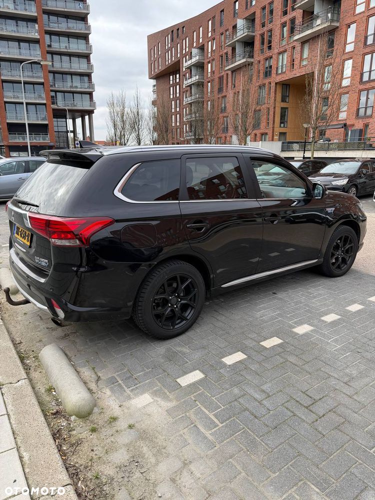 Mitsubishi Outlander Instyle NAVI + - 36
