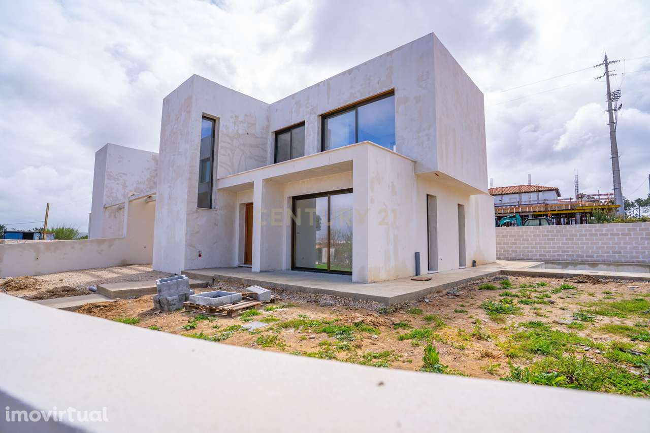 Moradia T3 com Piscina e Jardim em Salir do Porto - Grande imagem: 3/48