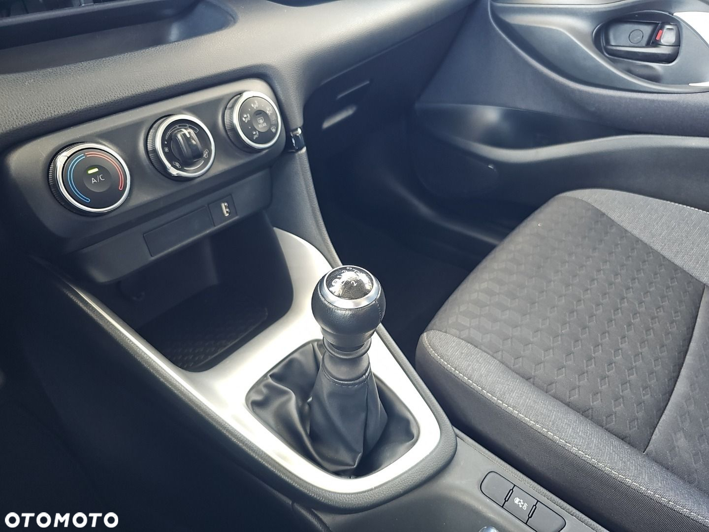 Toyota Yaris - 22