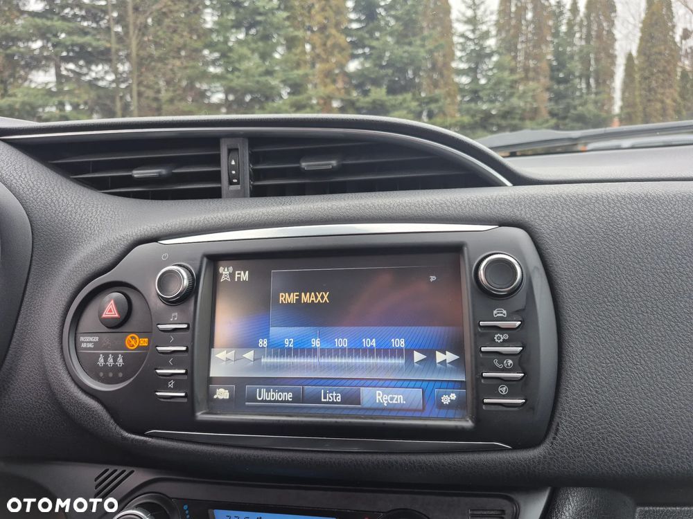 Toyota Yaris Hybrid 100 Premium - 23