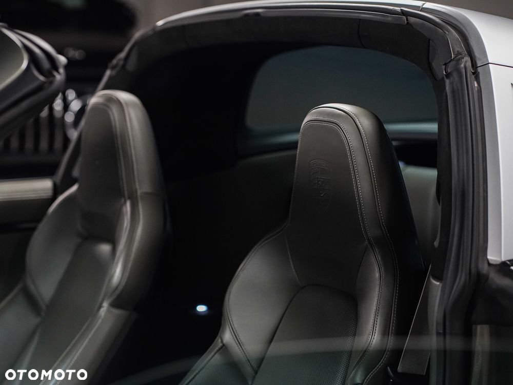 Porsche 911 Targa 4 GTS - 35