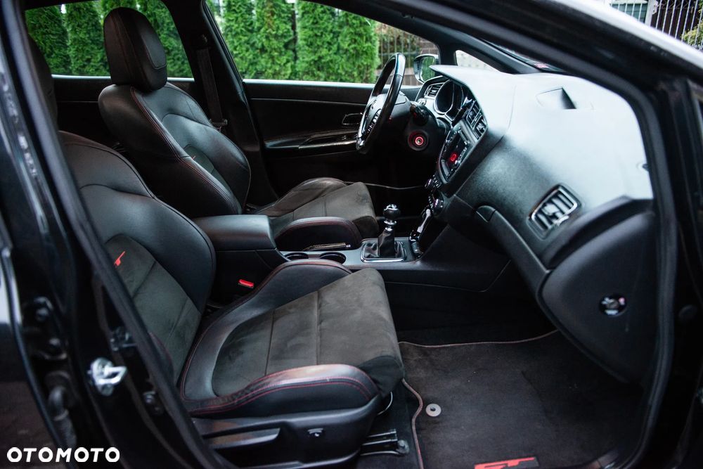 Kia Ceed 1.6 T-GDI GT - 28