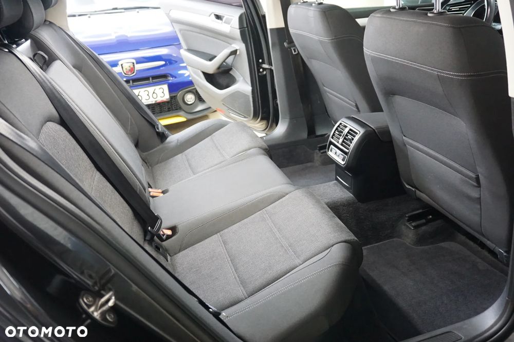 Volkswagen Passat Variant 1.6 TDI SCR DSG Comfortline - 26