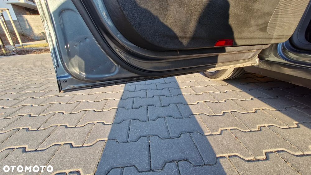 Volkswagen Passat 2.0 TDI DPF Sportline - 34