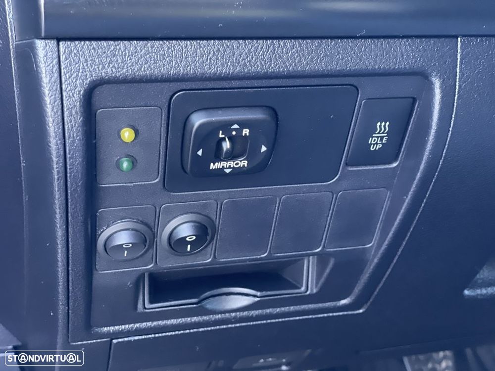 Toyota Land Cruiser VDJ 200 V8 4.5 D-4D - 38