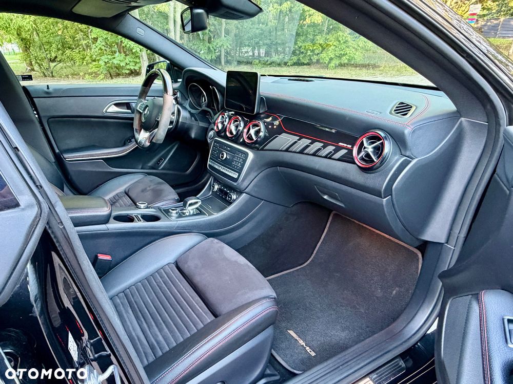 Mercedes-Benz CLA - 12