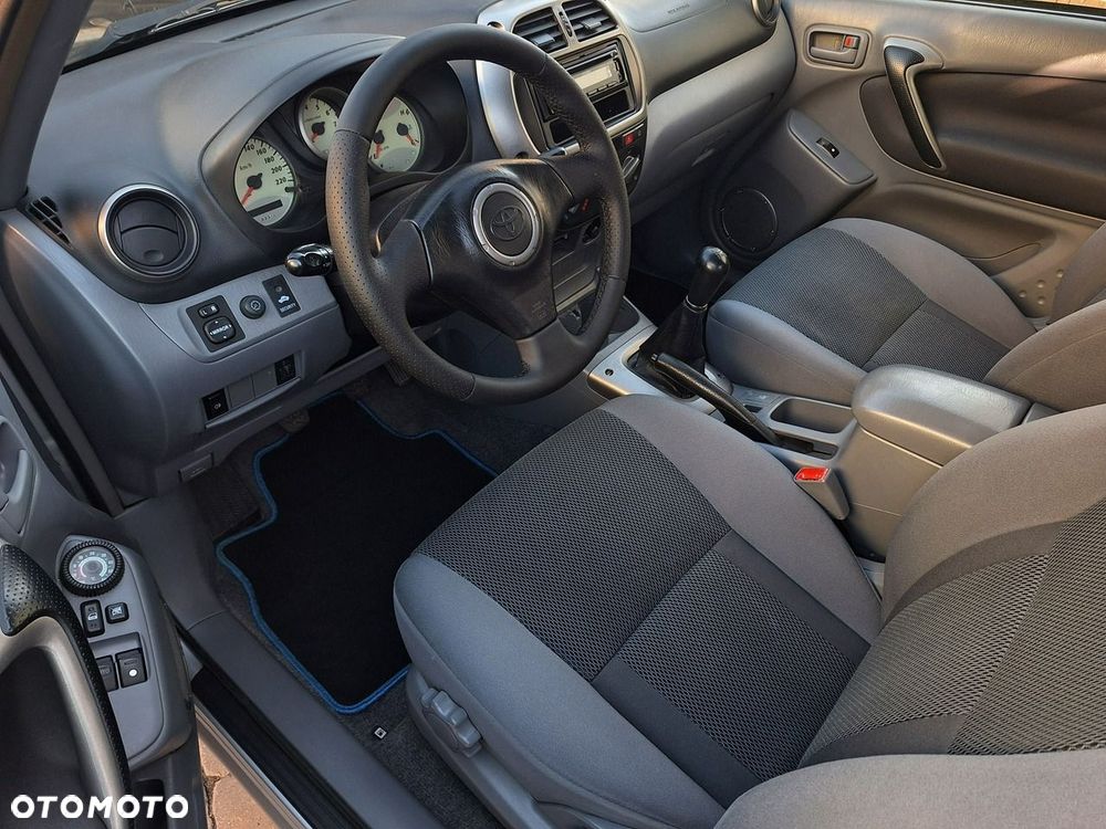 Toyota RAV4 - 10