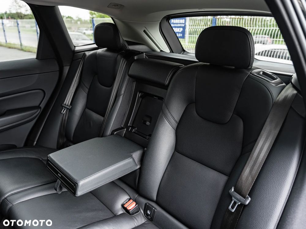 Volvo XC 60 B4 D Plus Bright - 28