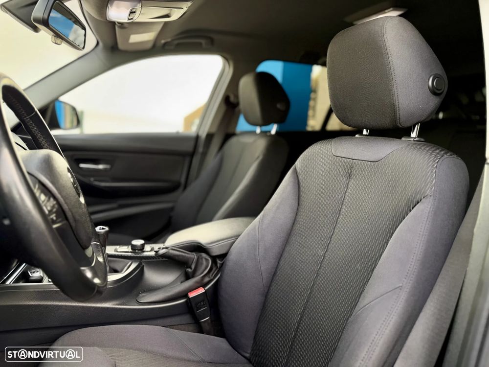 BMW 318 d Line Sport - 13