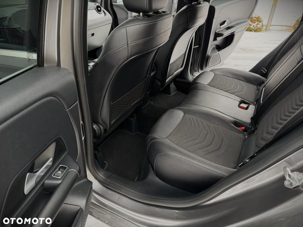 Mercedes-Benz Klasa B 180 7G-DCT Progressive - 26