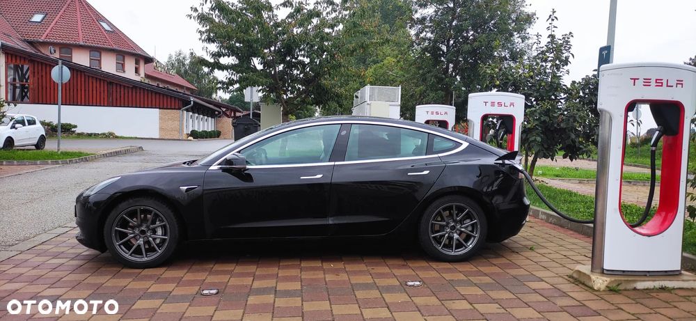 Tesla Model 3 Standard Reichweite Plus Hinterradantrieb - 3