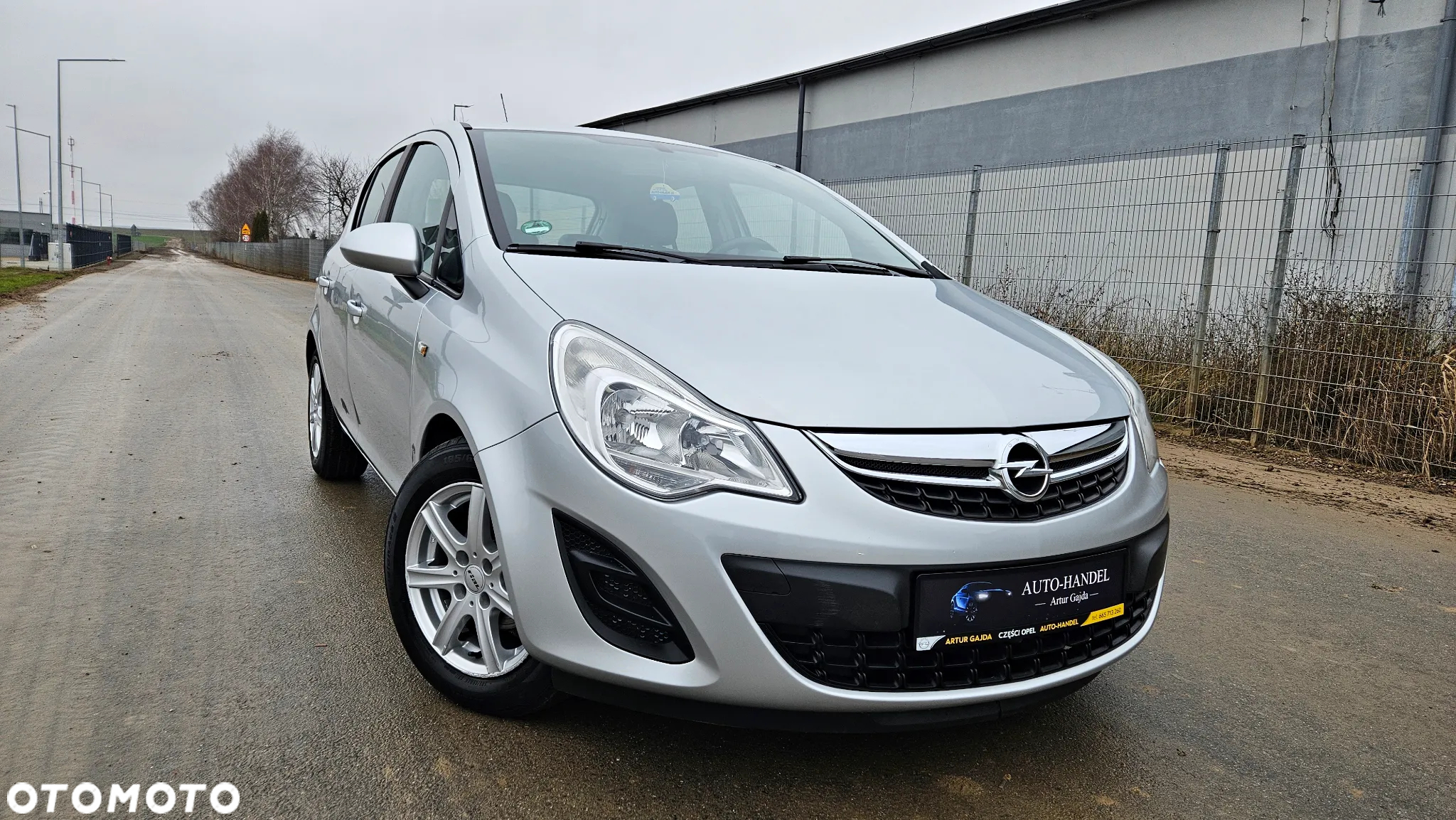 Opel Corsa 1.4 16V Color Edition - 2