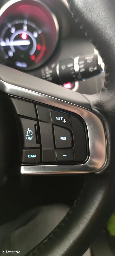 Jaguar E-Pace 2.0 i4D R-Dynamic - 13