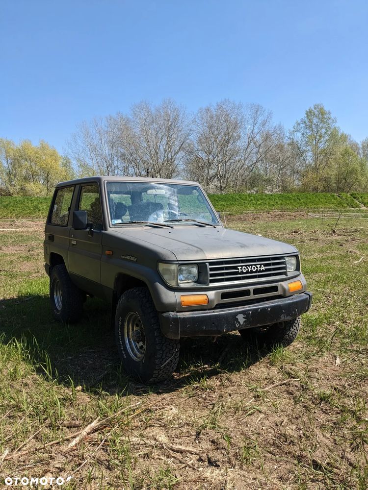 Toyota Land Cruiser RJ70 - 13