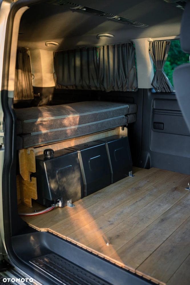 Volkswagen Multivan - 5