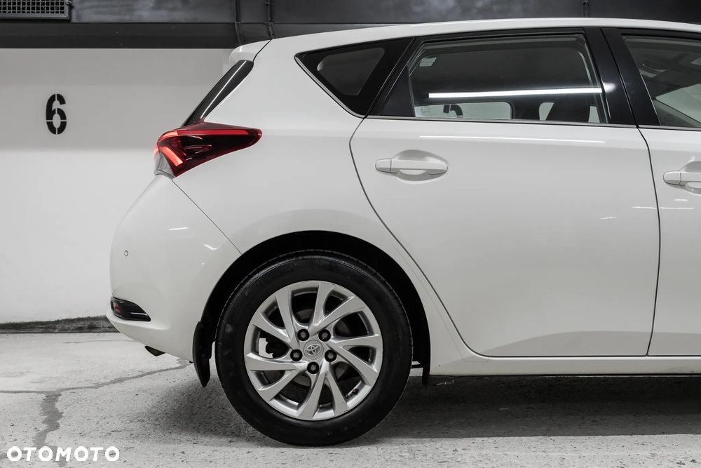 Toyota Auris 1.4 D-4D Premium - 14