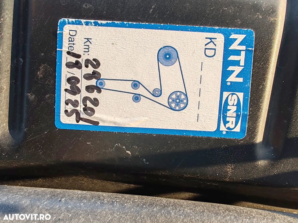 Volkswagen Golf 1.6 TDI DPF BlueMotion Technology Highline - 18