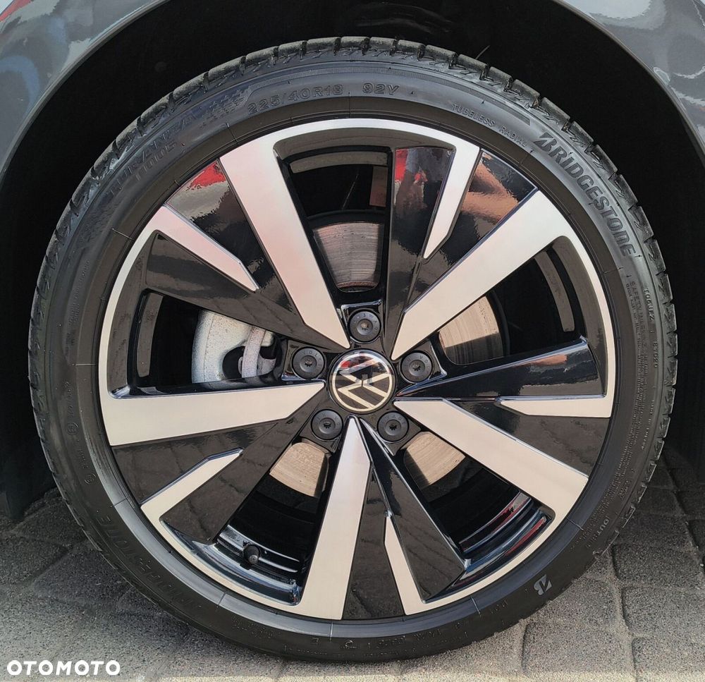 Volkswagen Golf - 29