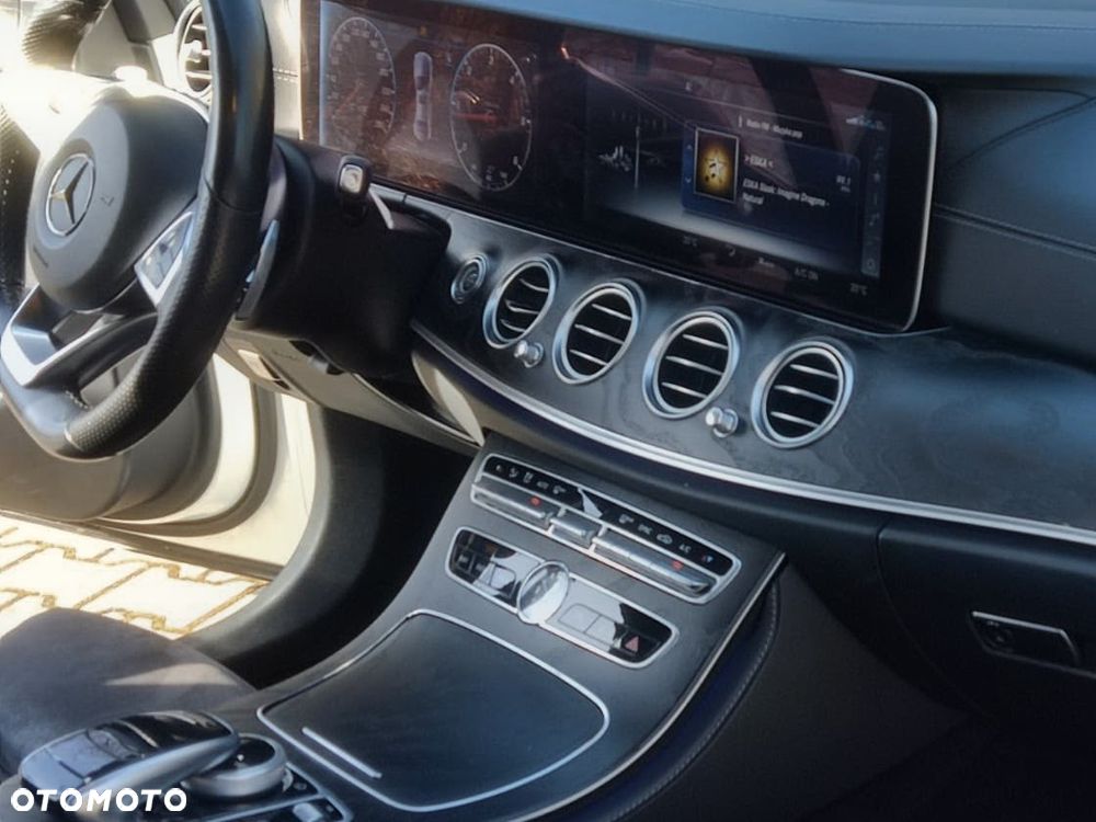 Mercedes-Benz Klasa E 220 d 4-Matic 9G-TRONIC - 17