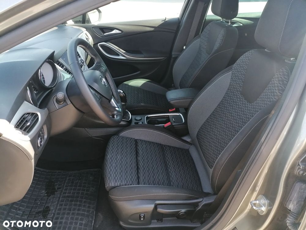 Opel Astra 1.2 T GS Line S&S - 10