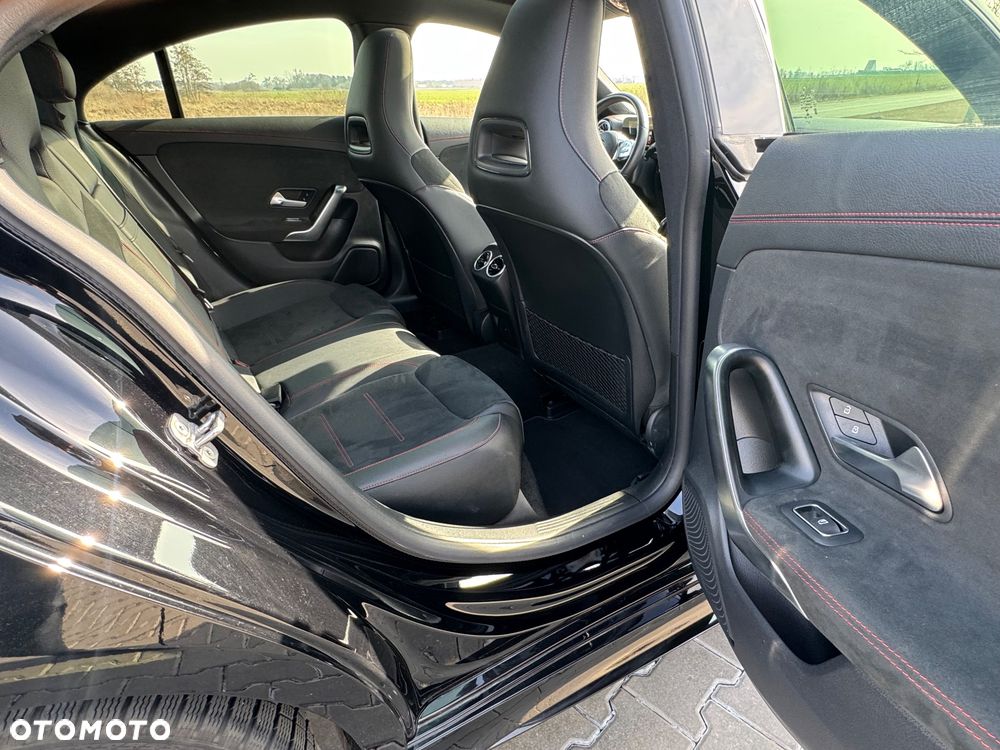 Mercedes-Benz CLA 250 7G-DCT AMG Line - 32