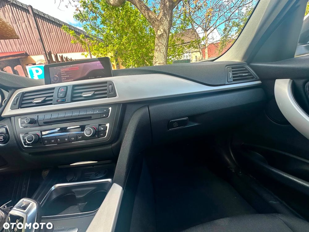 BMW Seria 3 320d - 10