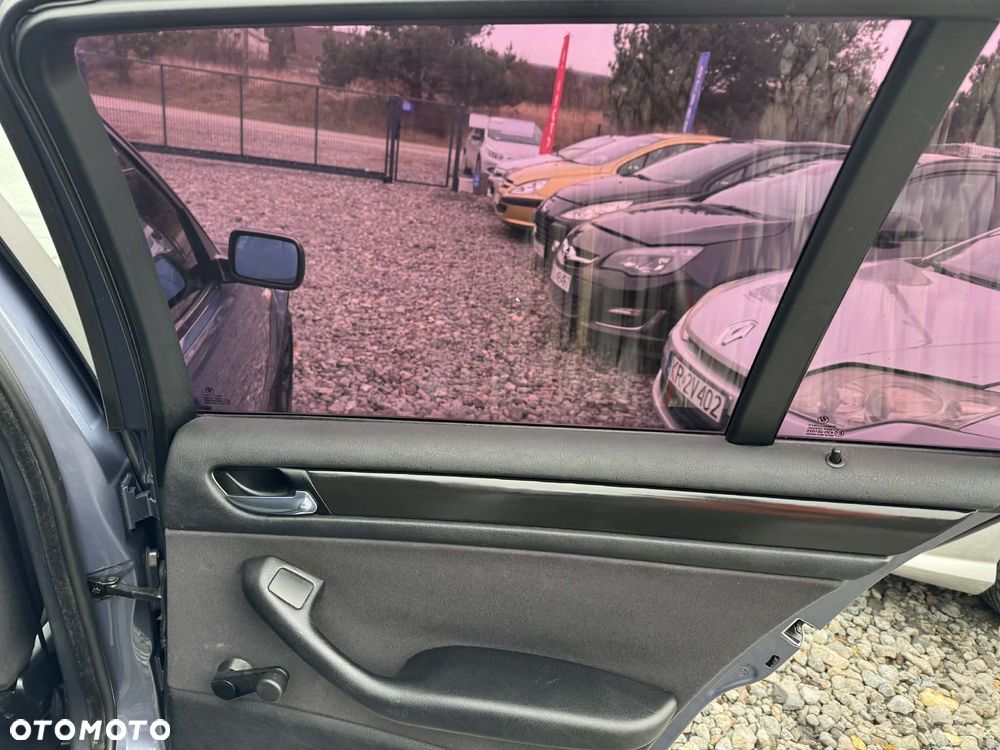 BMW Seria 3 318i - 14