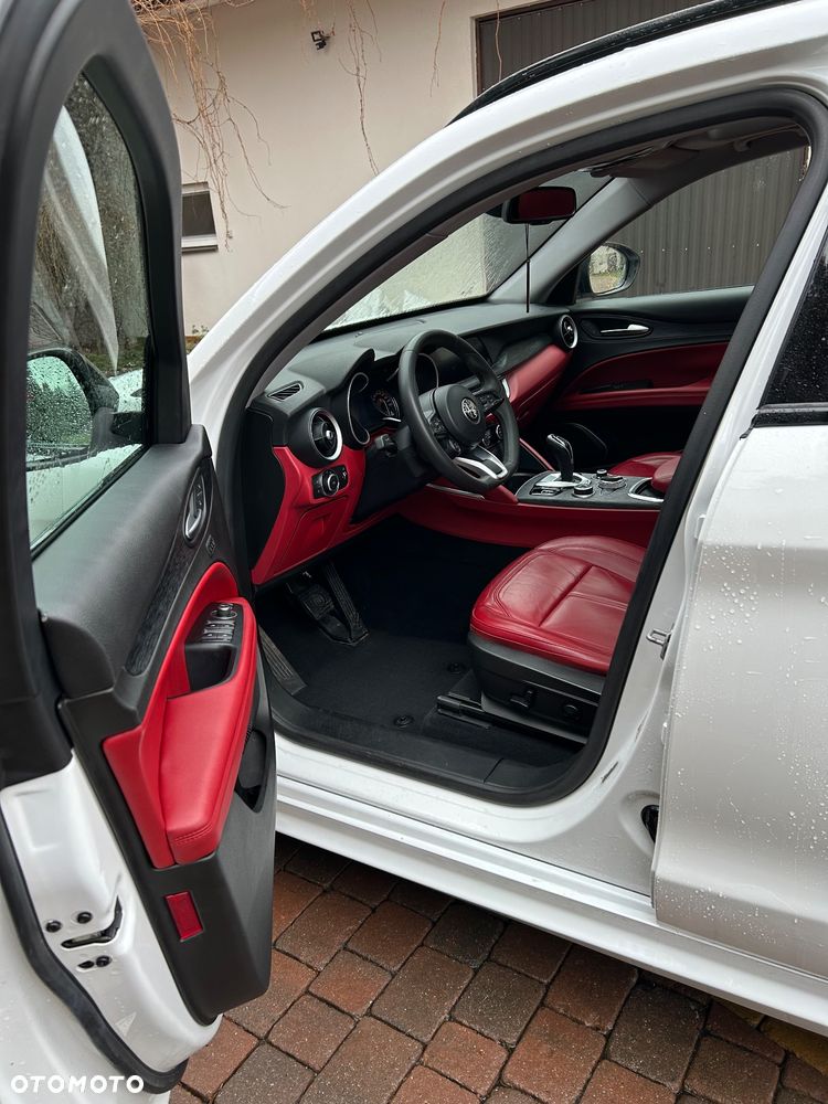 Alfa Romeo Stelvio - 13