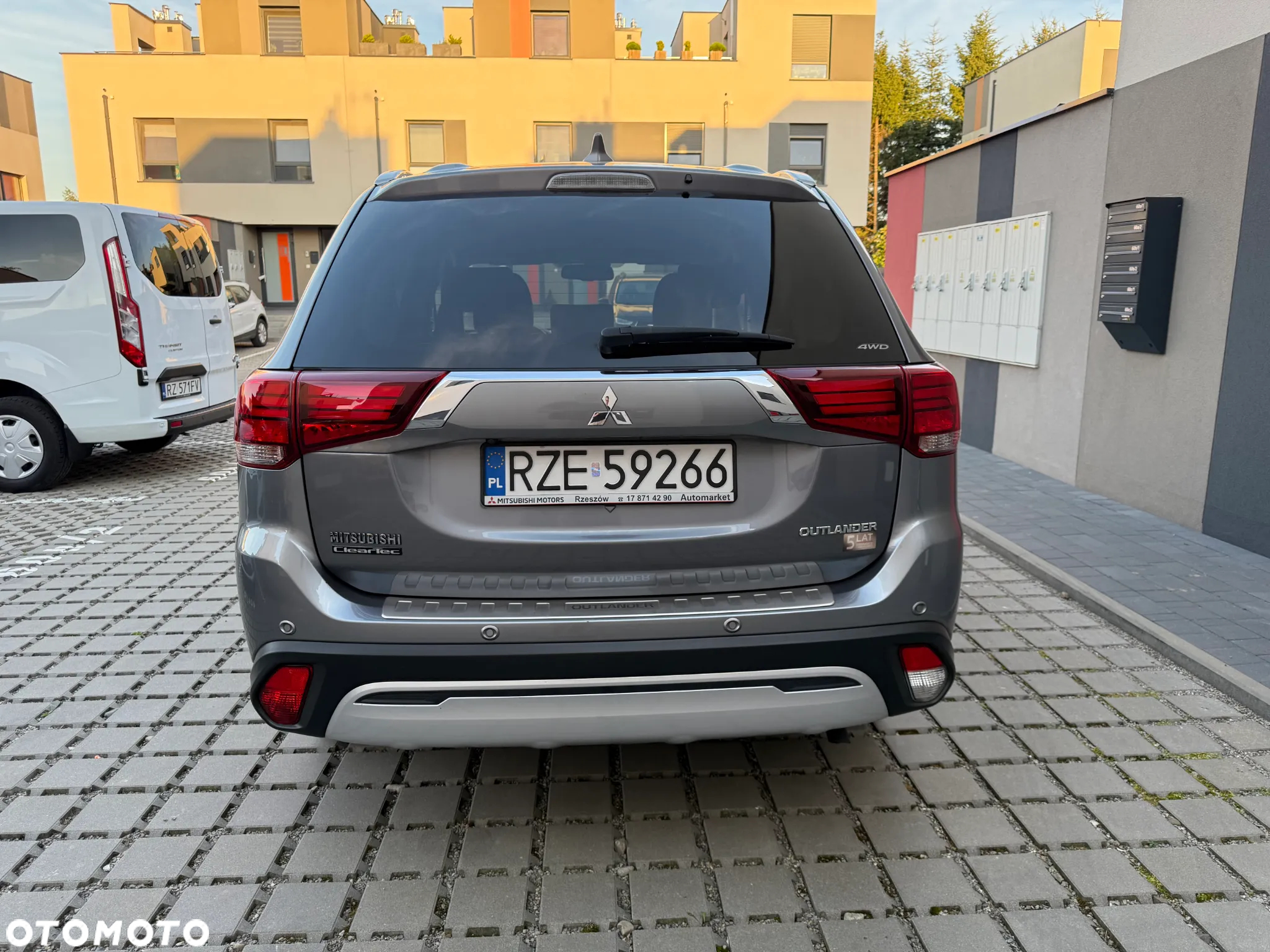 Mitsubishi Outlander 2.0 Intense Comfort 4WD CVT - 14