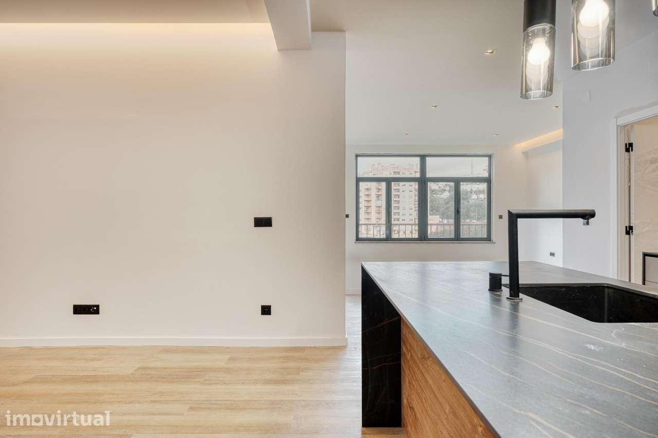 Apartamento T1 Renovado em Monte Abraão - Grande imagem: 5/17