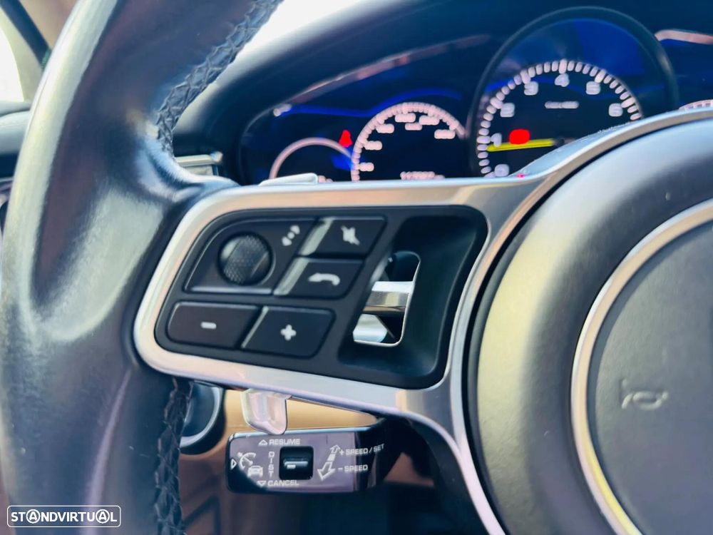Porsche Panamera Sport Turismo 4 E-Hybrid - 33