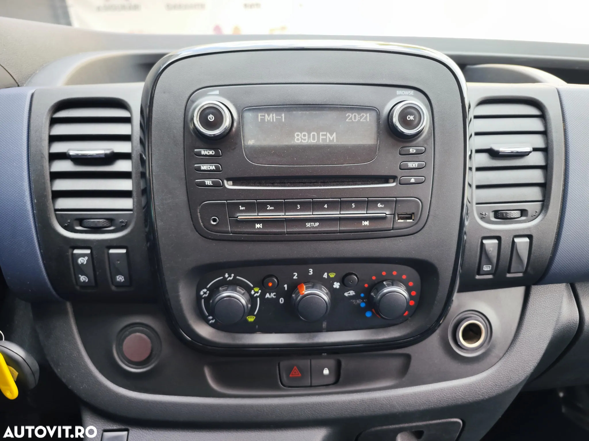 Opel Vivaro - 22
