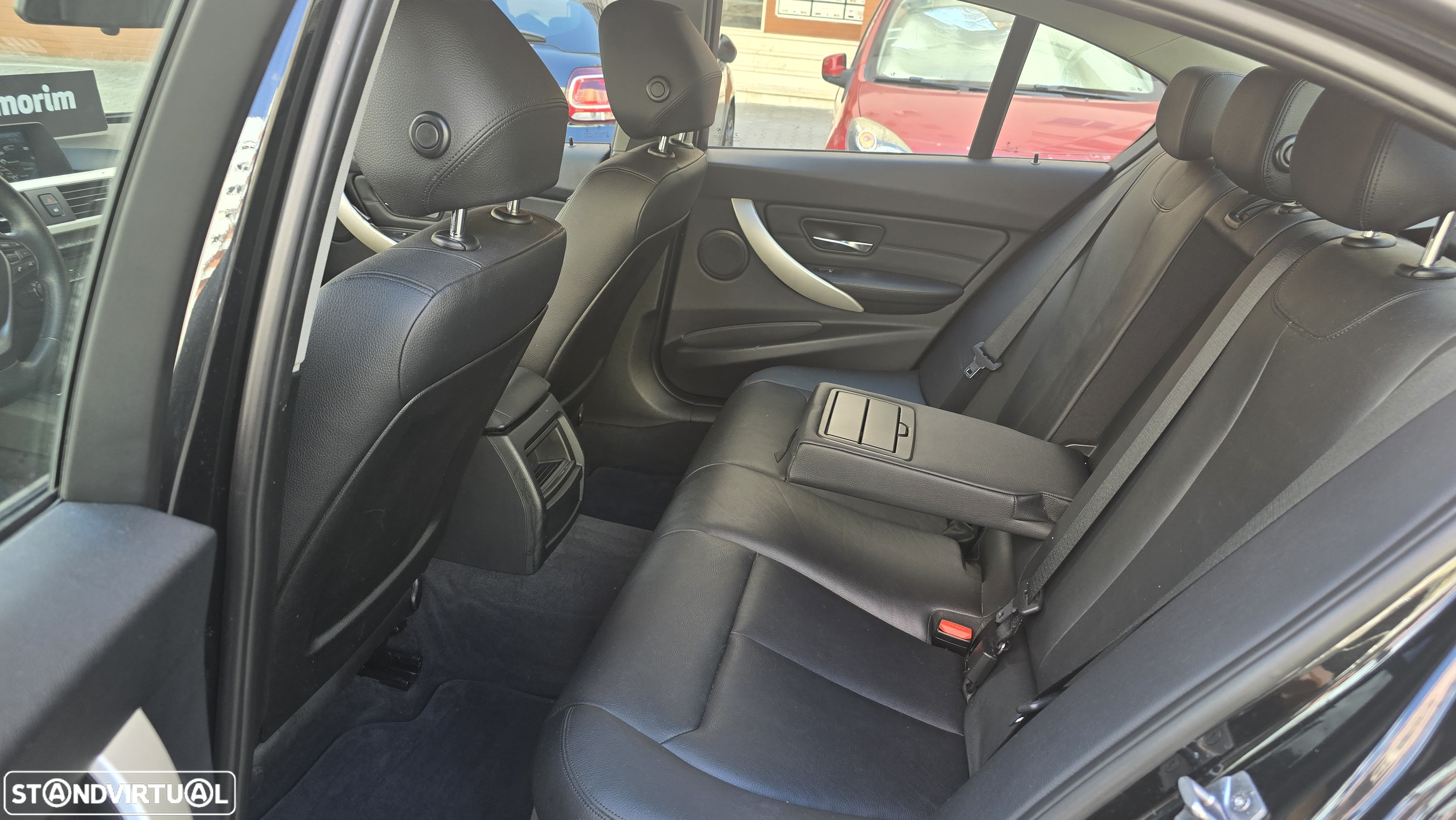 BMW 318 d Auto Exclusive - 18