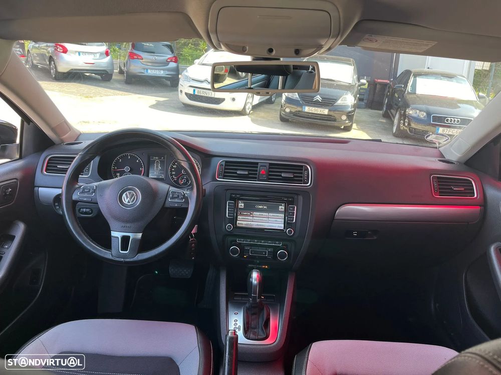 VW Jetta 1.6 TDi Highline DSG - 15