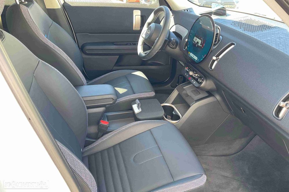 MINI Countryman E Essential - 8