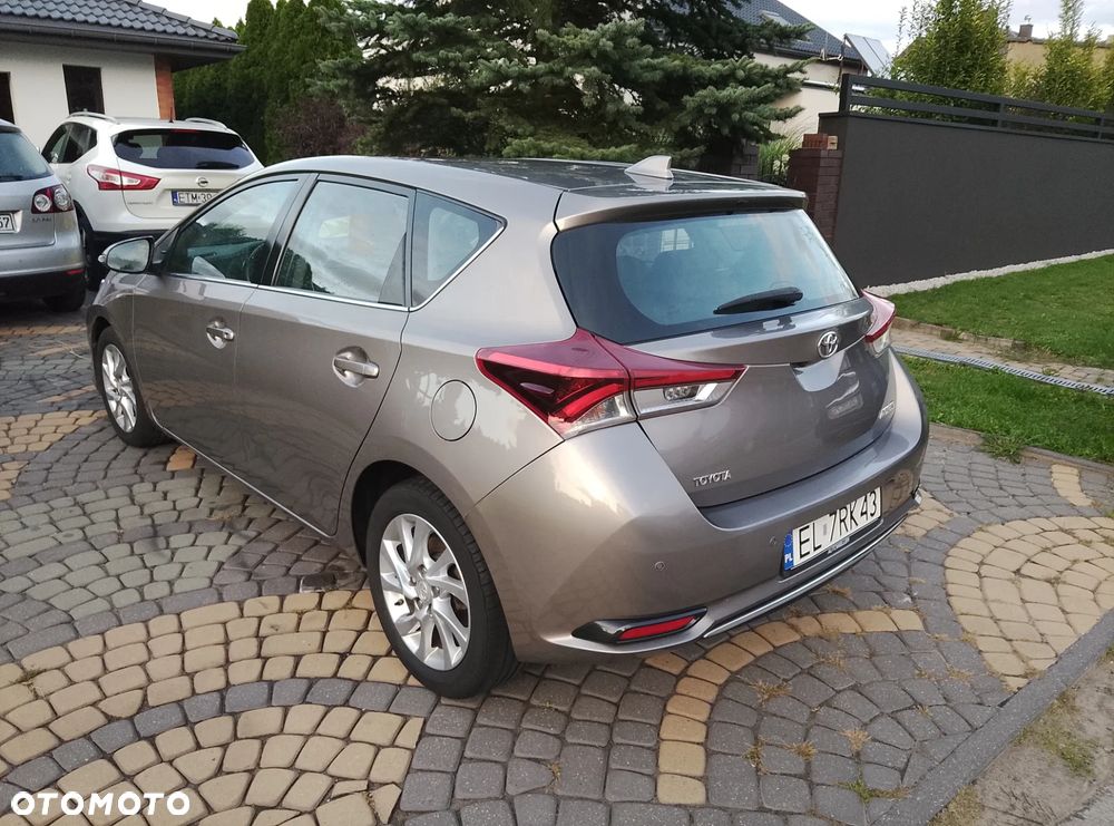 Toyota Auris 1.6 D-4D Executive - 4