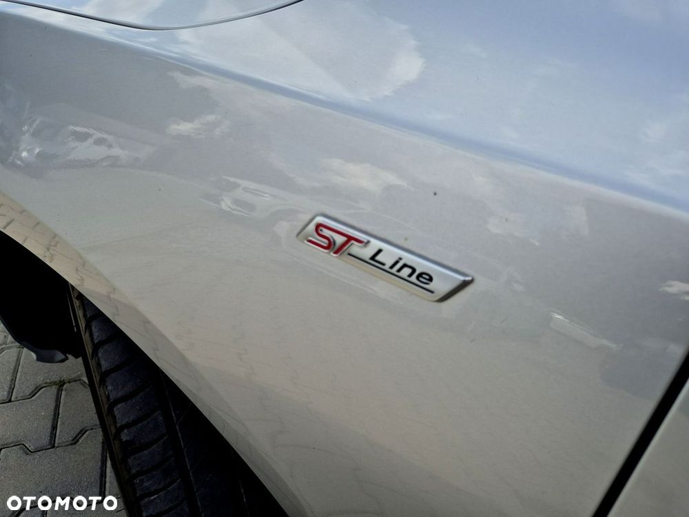 Ford Focus 1.0 EcoBoost Hybrid ST-LINE - 38