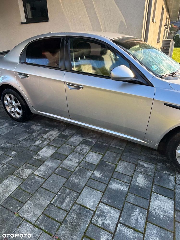 Alfa Romeo 159 2008 photo 5