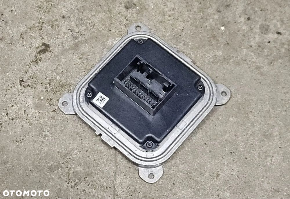 Renault Megane V E-Tech 2022 moduł sterownik przetwornica LED 260555036R - 2