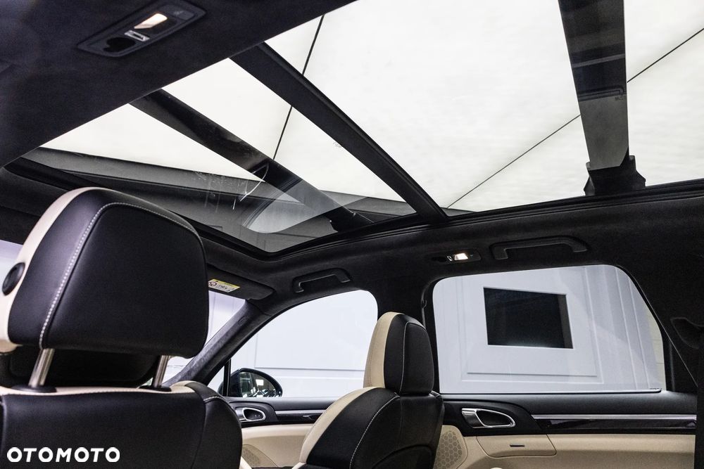 Porsche Cayenne - 15