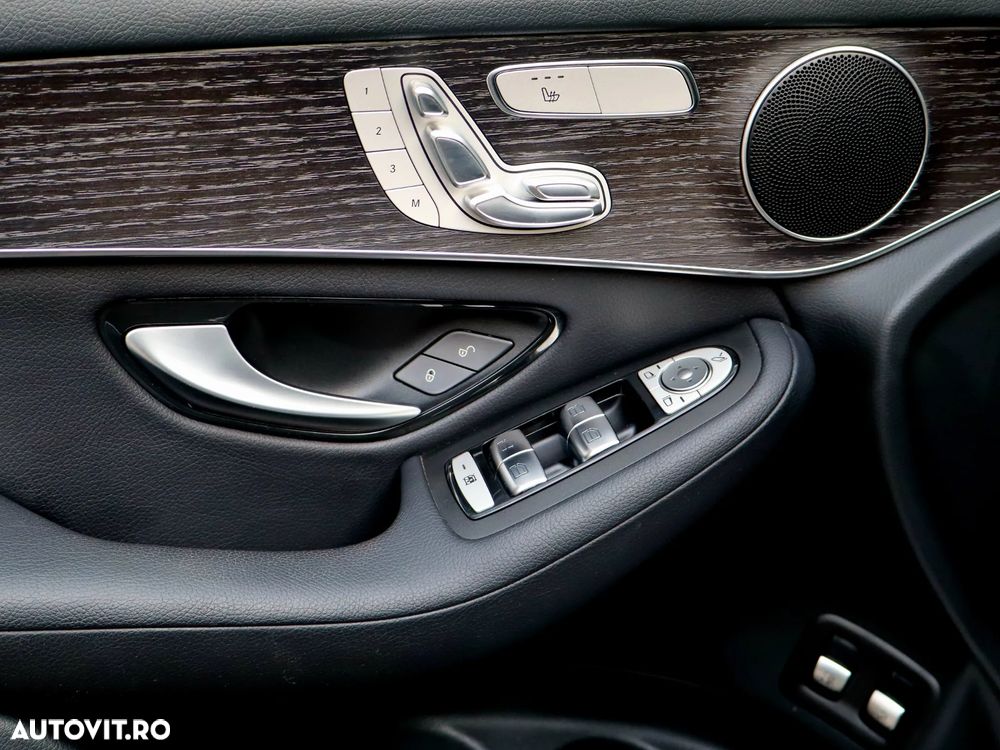 Mercedes-Benz GLC 300 e 4MATIC - 24