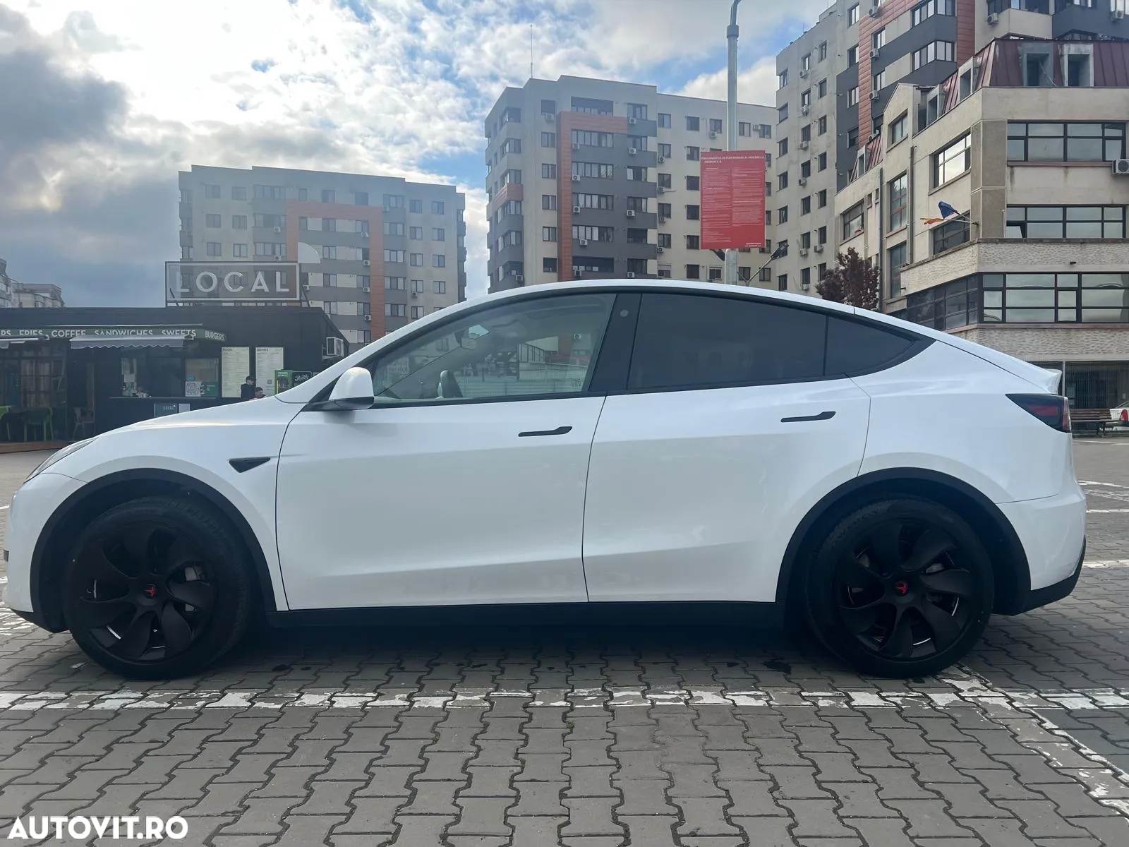 Tesla Model Y - 5