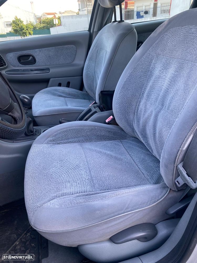 Renault Laguna Break 1.9 dTi RT - 8