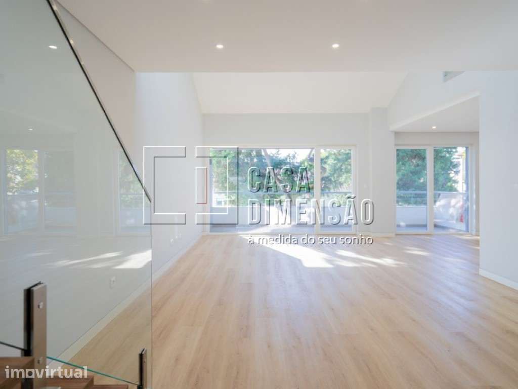 Apartamento de tipologia T3+1 novo com 245m2, com varanda e uma Mez... - Grande imagem: 5/60