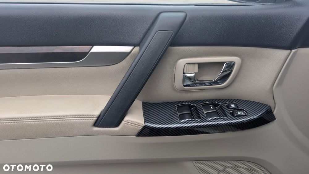 Mitsubishi Pajero - 7