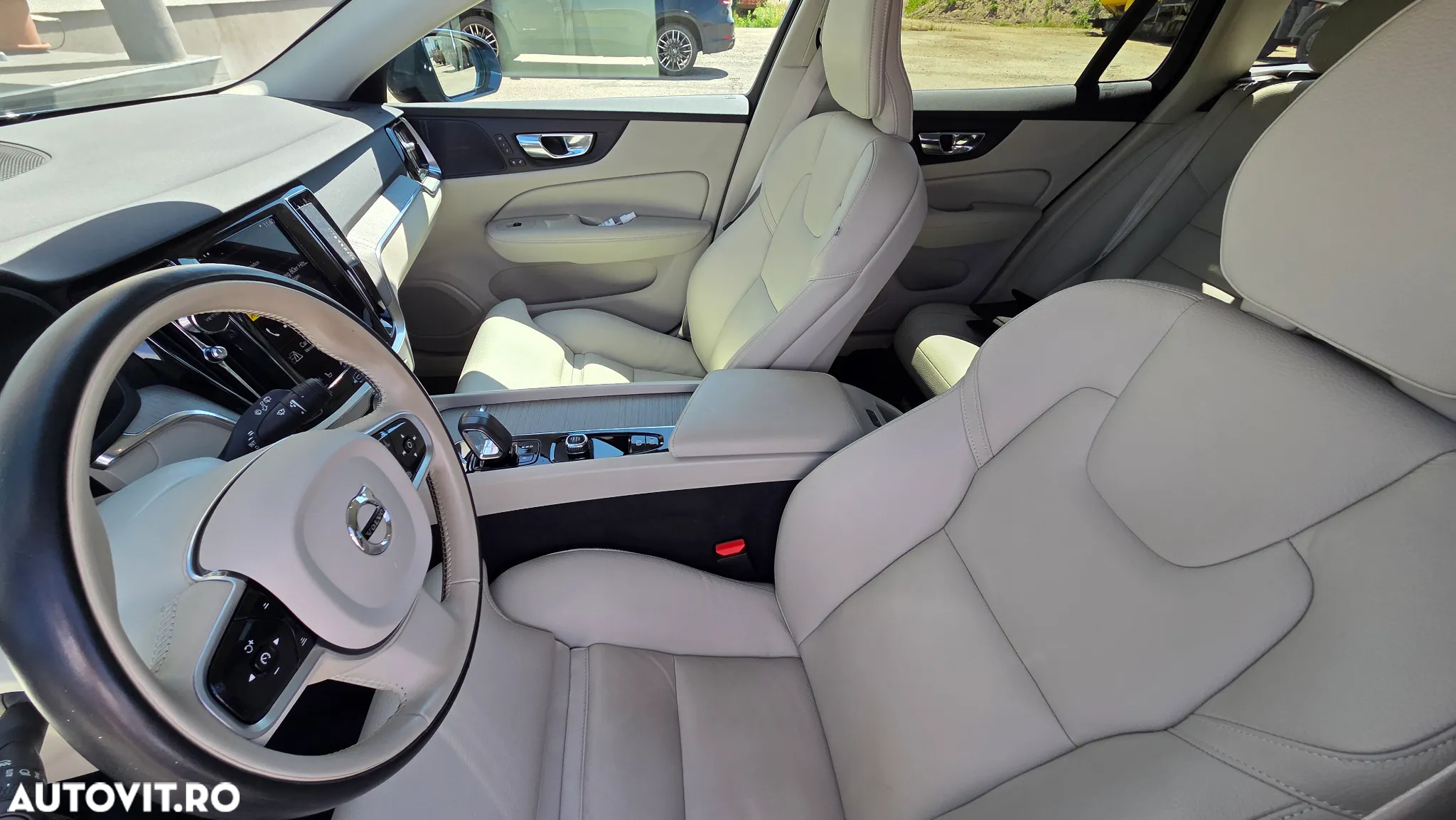 Volvo V60 B4 MHEV AT8 FWD Momentum Pro - 17
