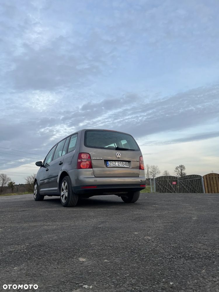 Volkswagen Touran 1.4 TSI Conceptline - 2