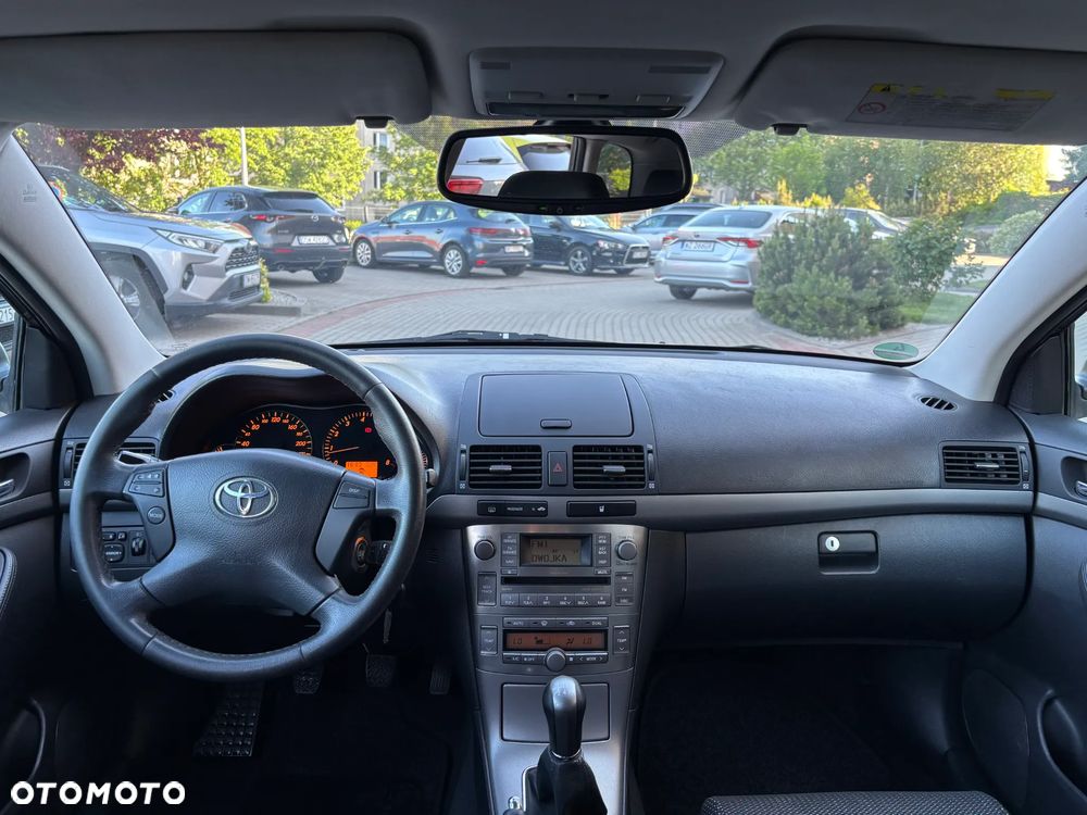 Toyota Avensis 1.8 VVT-i Executive - 19