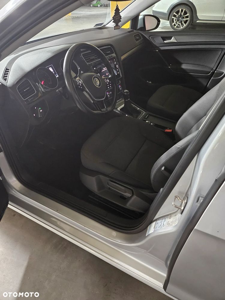 Volkswagen Golf - 6