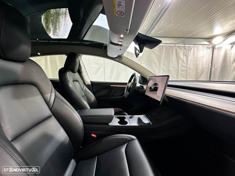 Tesla Model Y Long Range Dual Motor AWD - 31